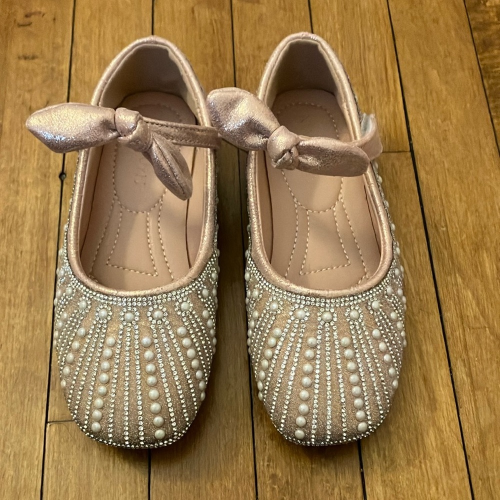 Light blush pink girls flat shoes with rhinestone sand pearls never worn.